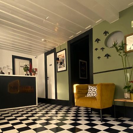 Inn Door 21 - Hostel & Suite Браганса Экстерьер фото