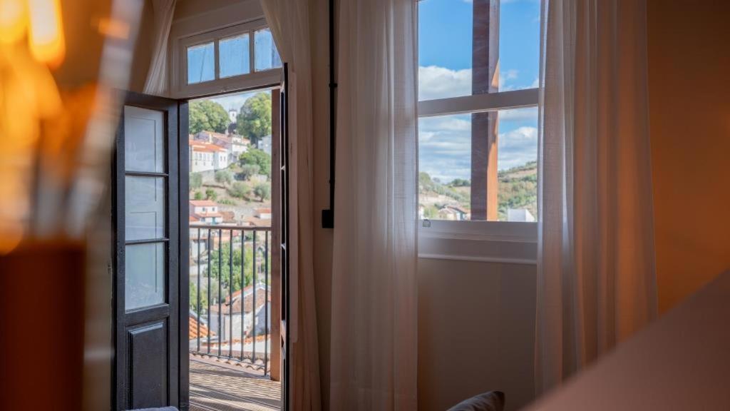 Inn Door 21 - Hostel & Suite Браганса Экстерьер фото